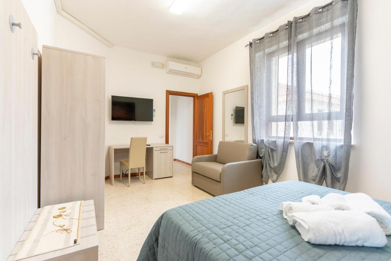 Hotel Dei Tacchi Osini ภายนอก รูปภาพ